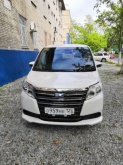 Toyota Noah 2.0 CVT FWD 2014