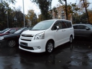 Toyota Noah 2.0 AT FWD 2009