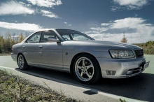 Nissan Laurel 2.5 AT 2000