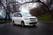 Toyota Noah 2.0 AT FWD 2009