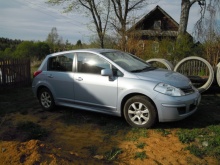 Nissan Tiida 1.6 AT 2011