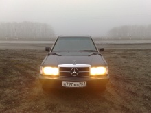 Mercedes-Benz 190 190 E 5MT 1992